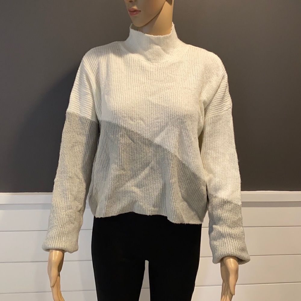 PLANET GOLD SWEATER